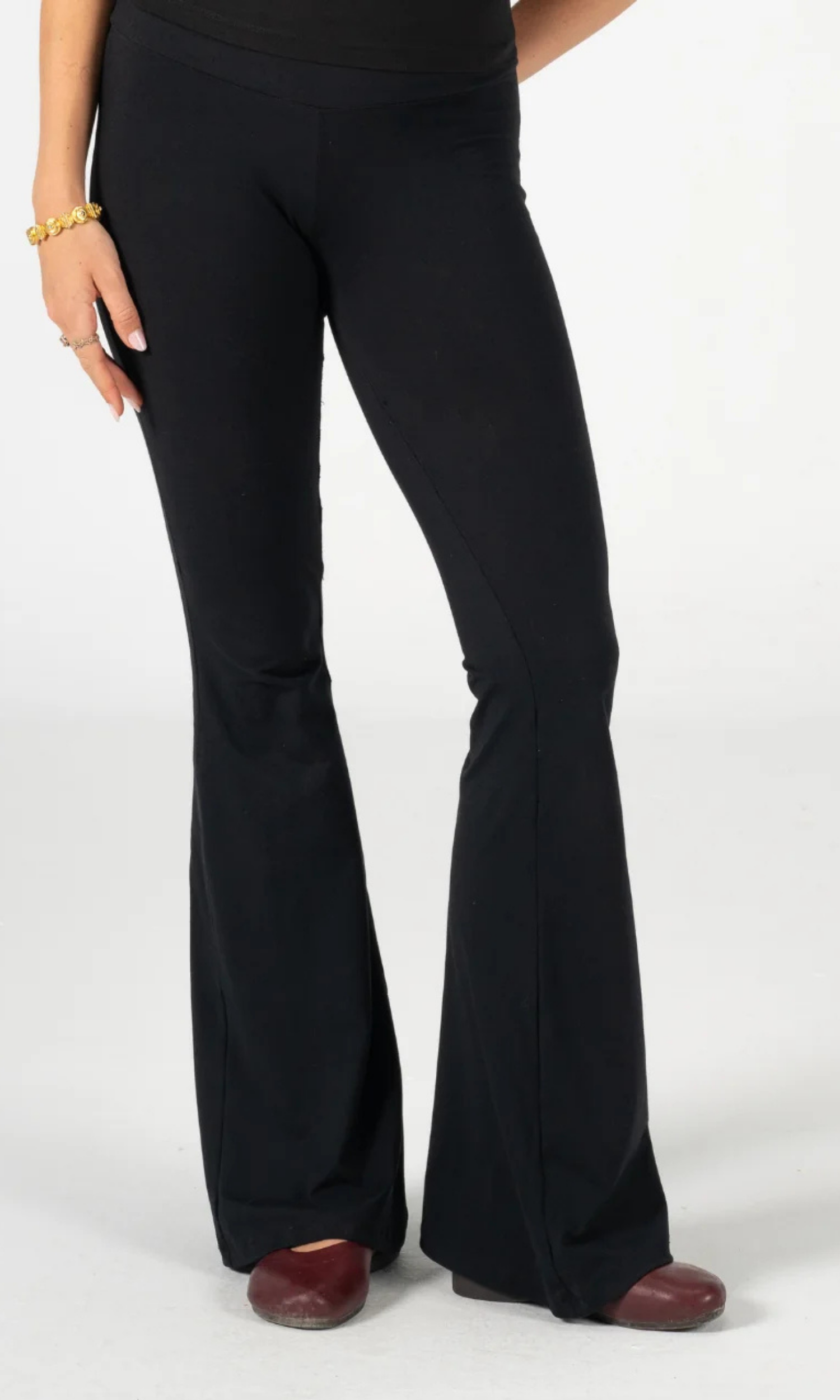 BLACK FLARED YOGA PANTS