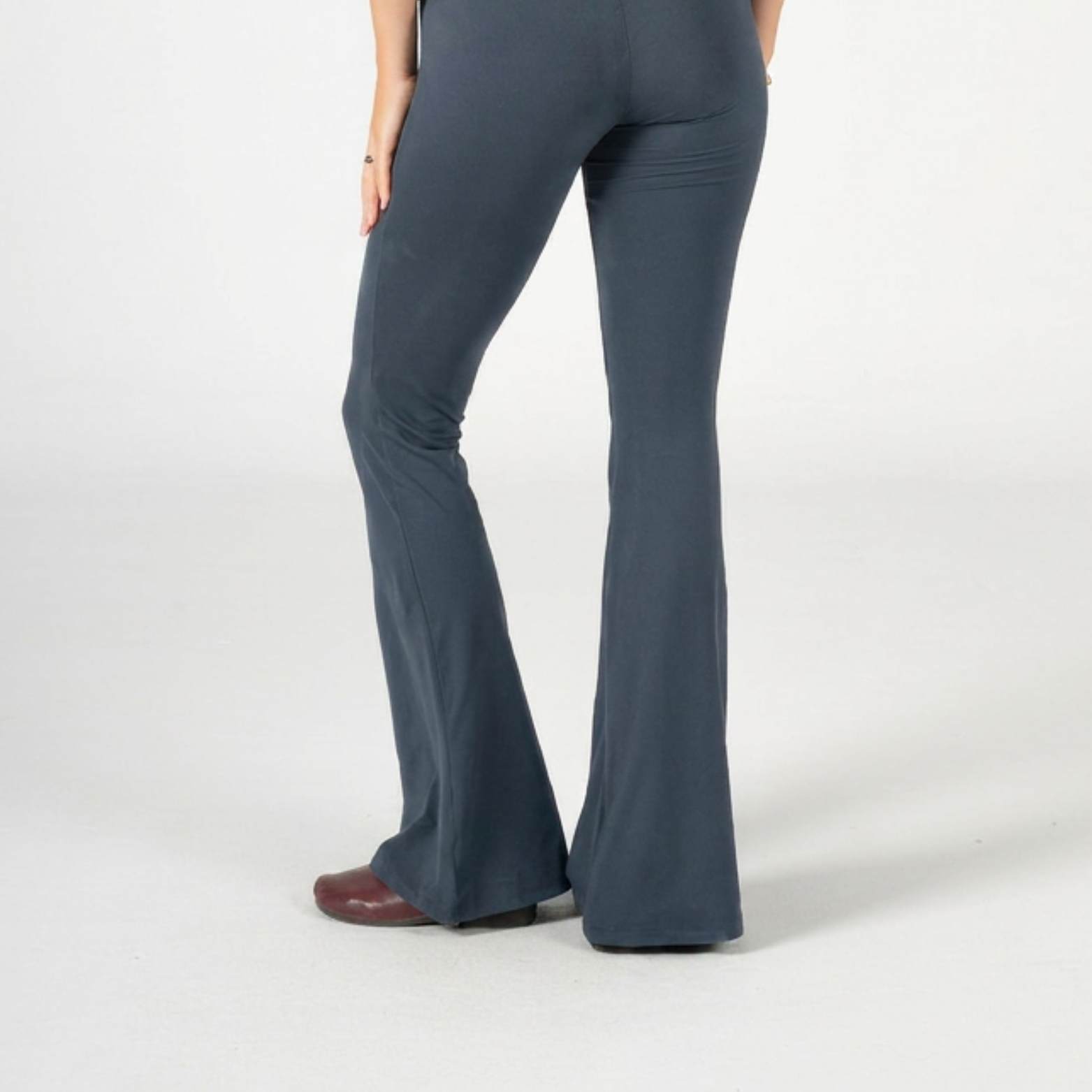 GREY FLARED YOGA PANTS