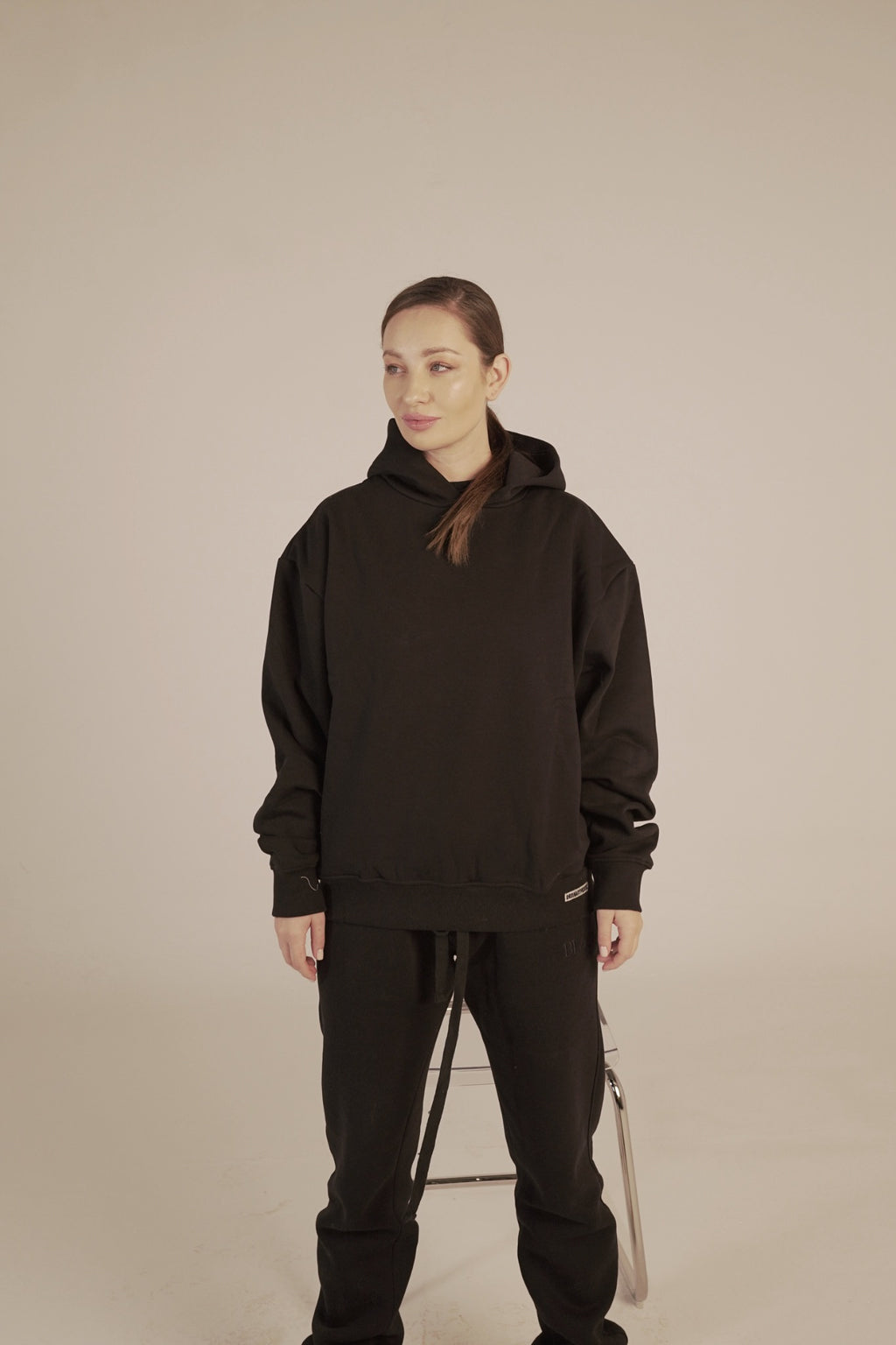 BLACK BASIC HOODIE