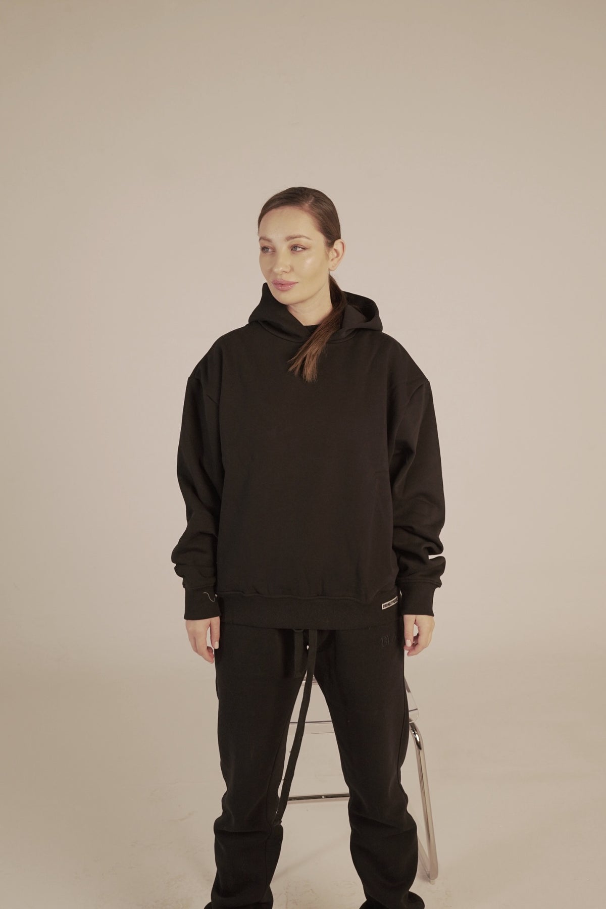 BLACK BASIC HOODIE