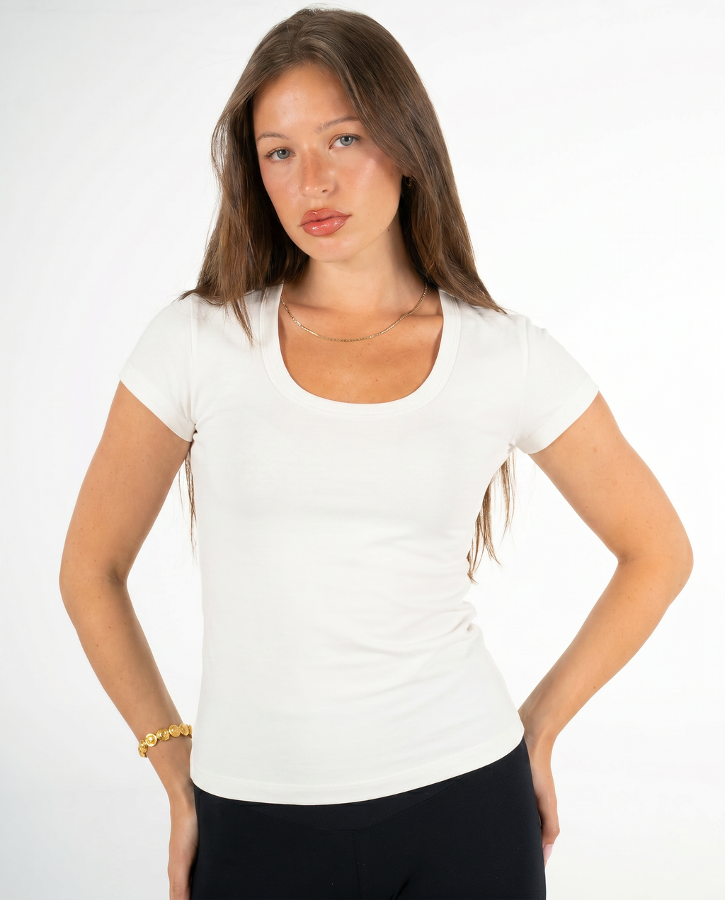 WHITE ROUND NECK TOP