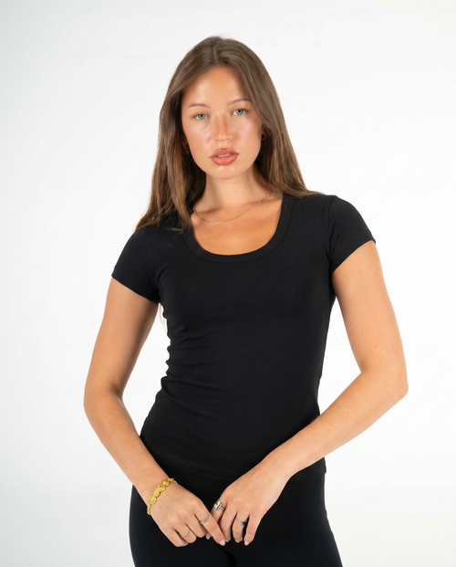 BLACK ROUND NECK TOP