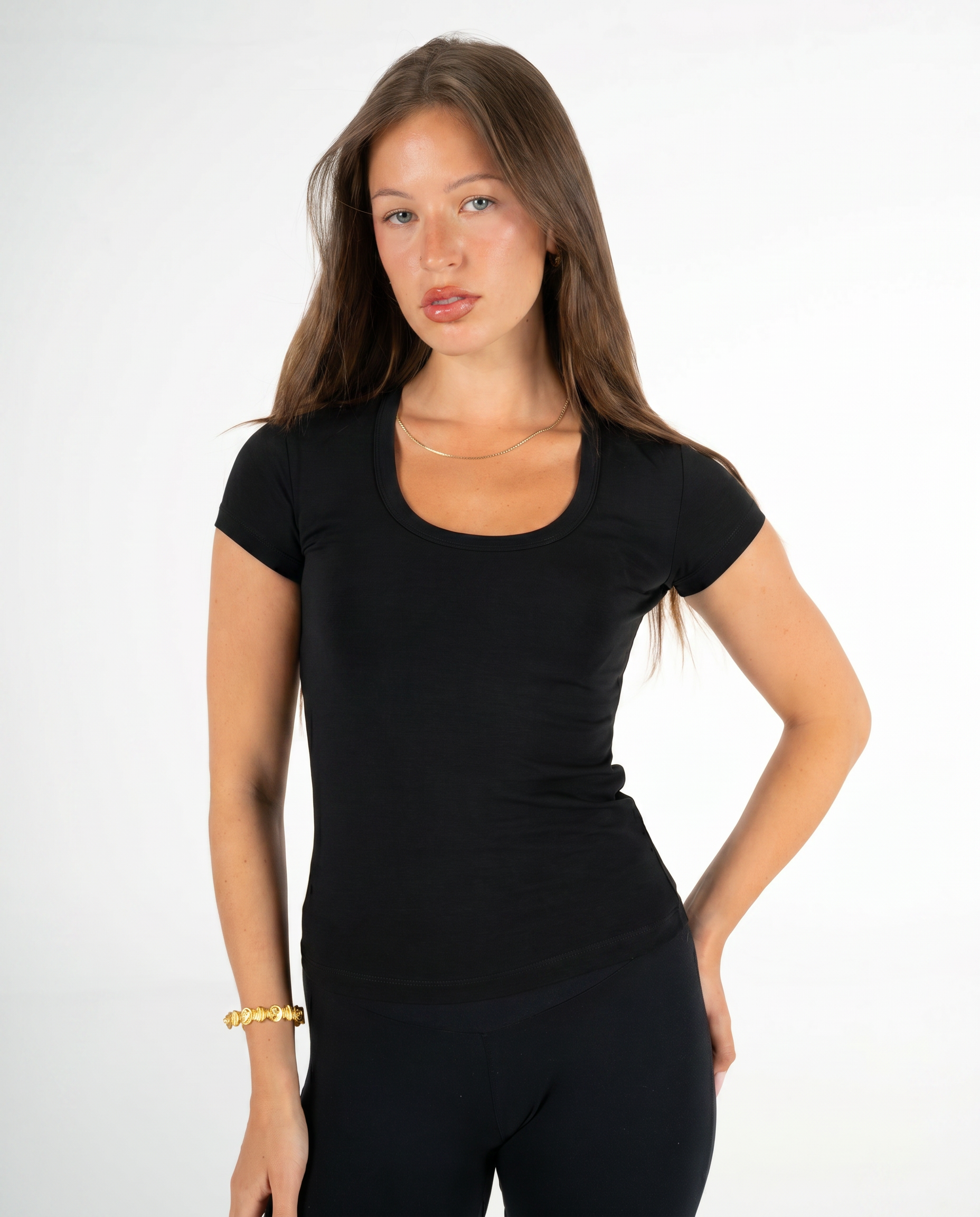 BLACK ROUND NECK TOP