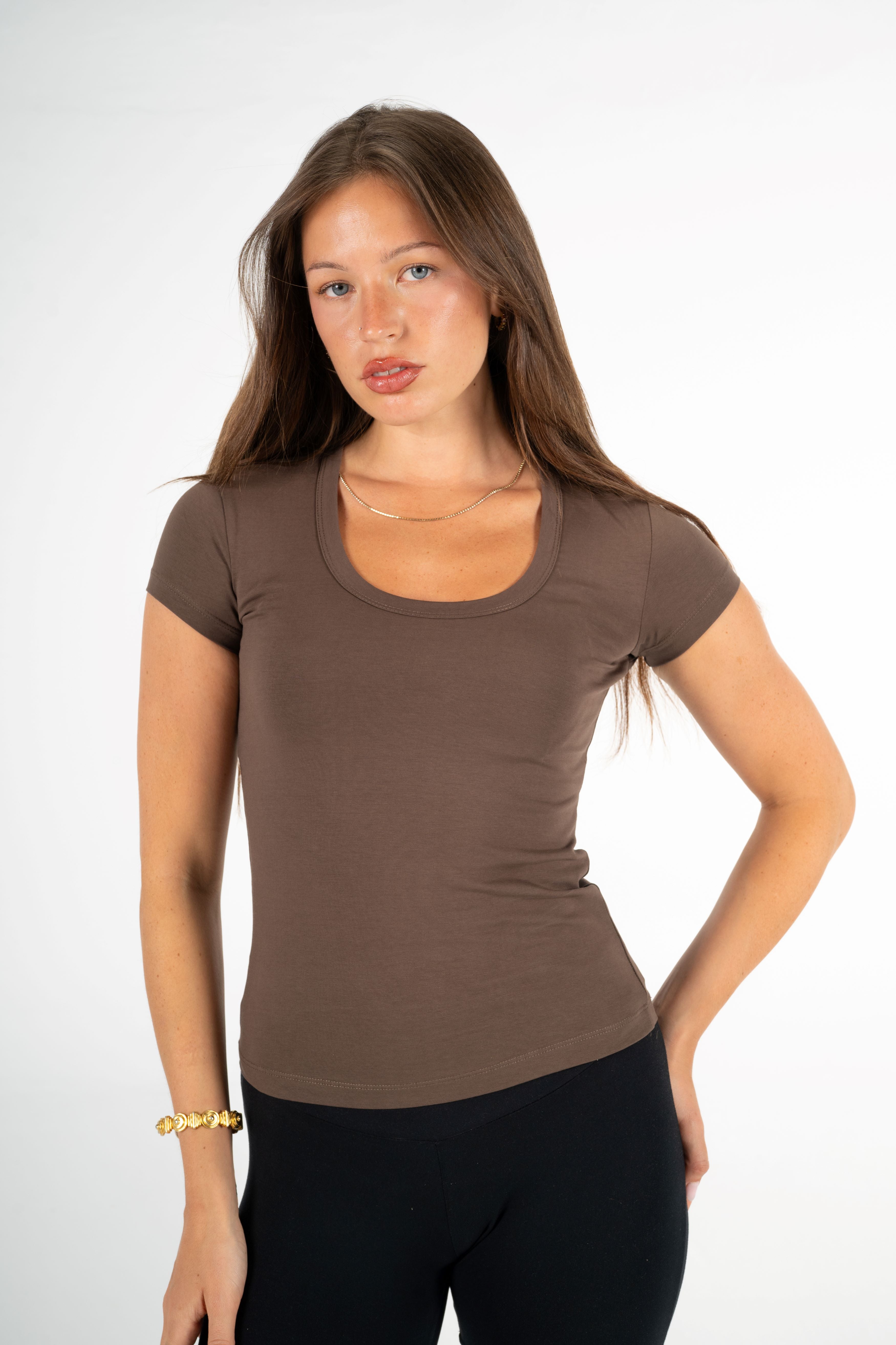 BROWN ROUND NECK TOP